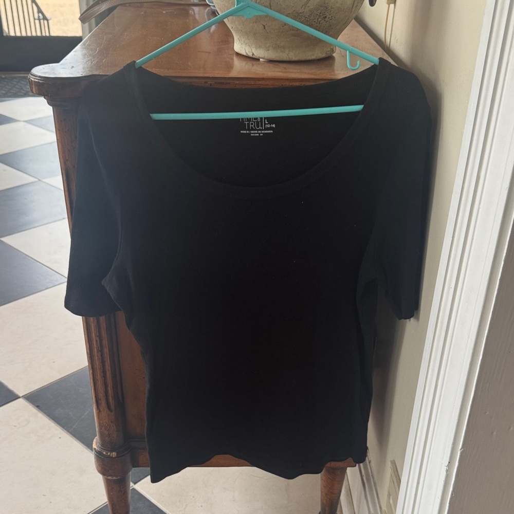 Time and Tru Women's Black Short Sleeve Tee